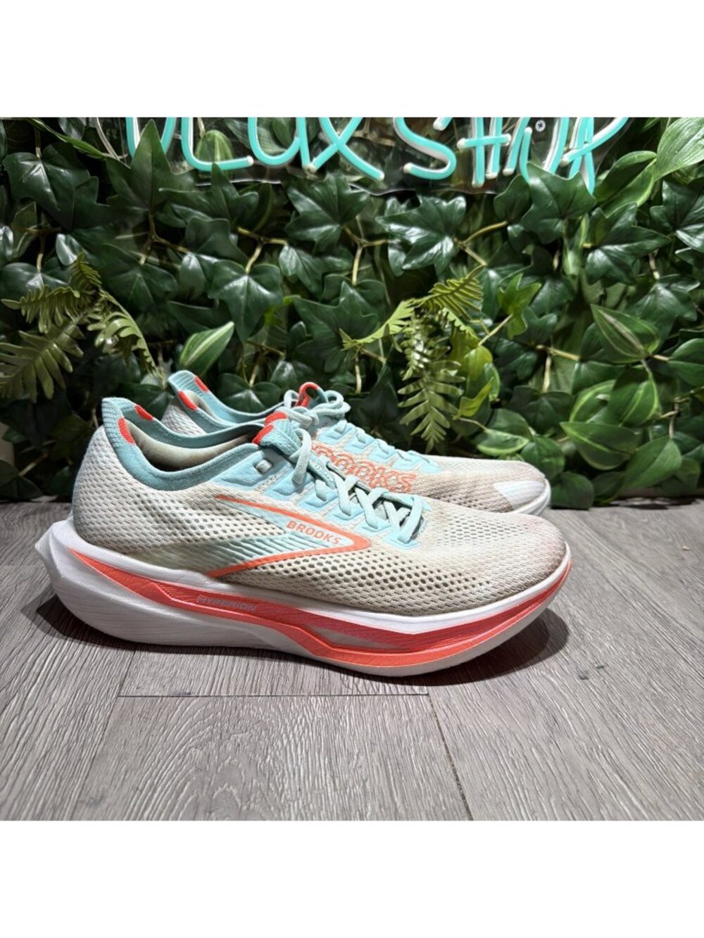 Women's Brooks Hyperion 3, White/Pink Clay/Atomizer, 10.5 B Medium US